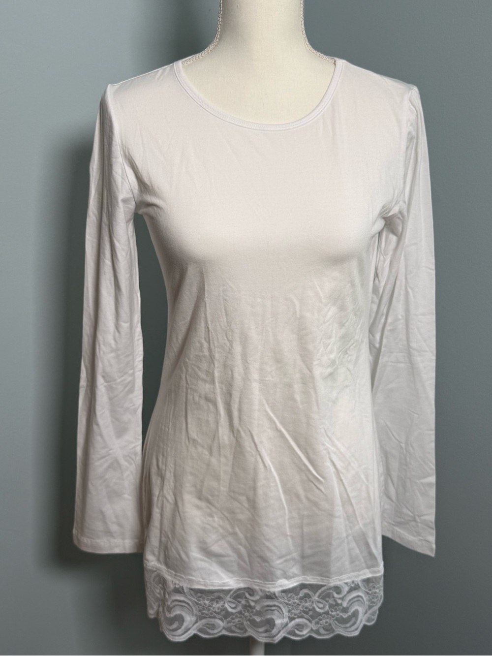 DownEast White Long Sleeve Lace-Hem Tee. Never worn. Smoke-free home.